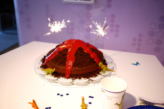 Dinosaurier Geburtstag Vulkan Kuchen Torten Idee
