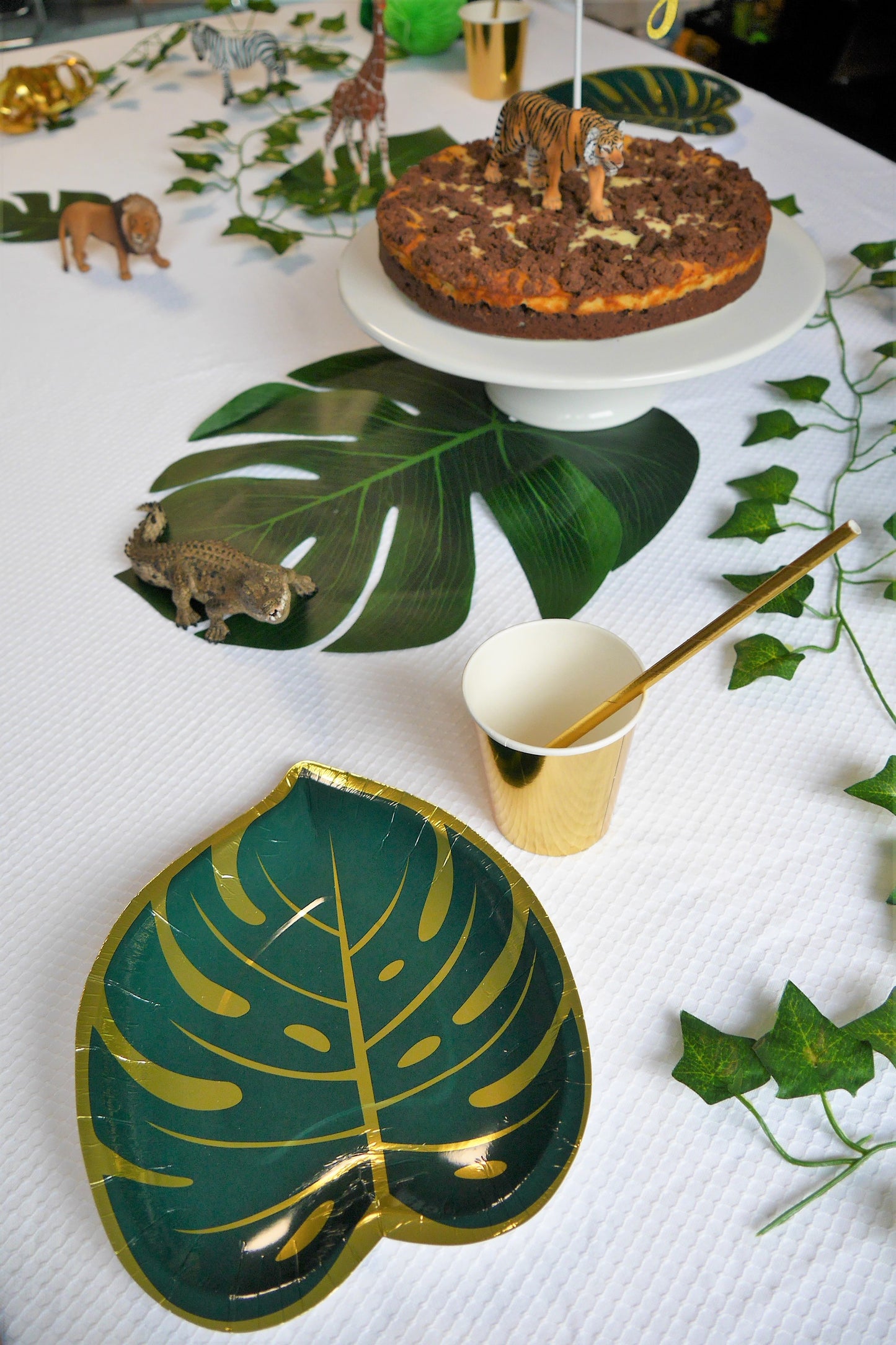 Monstera Blatt Partyteller Pappteller Gold Grün