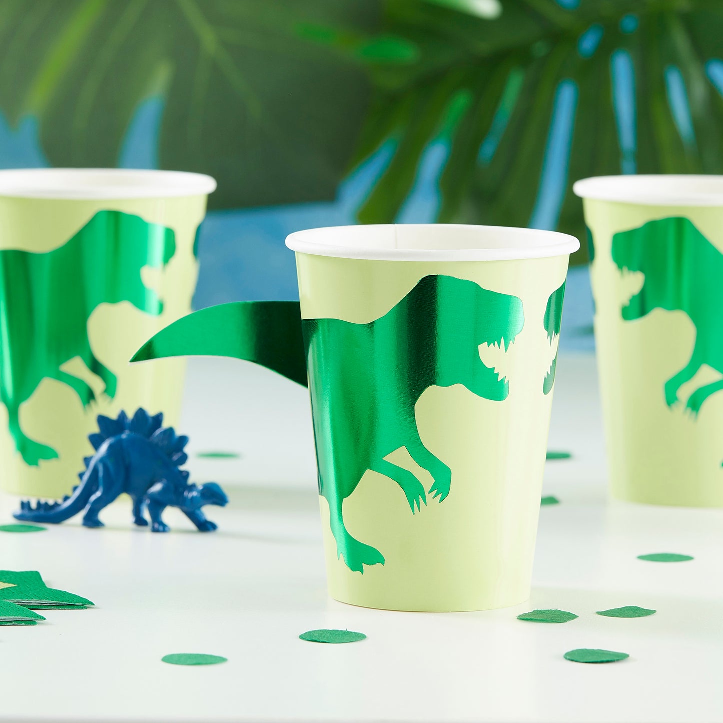 Partybecher Pappbecher mit stylischem Dino in Grün und Grün Metallic Roar