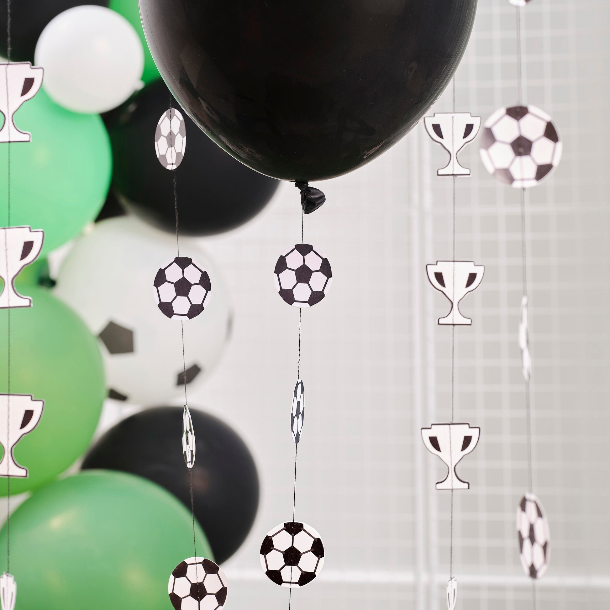 Ballonschwänze Ballonkette Fußball Kicker Geburtstag Party
