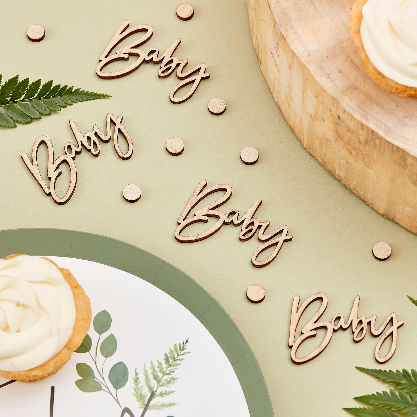 Hello Baby Party Babyshower Holz Eukalyptus Grün Salbei Konfetti